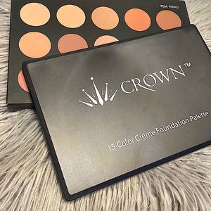 CROWN Foundation Palette